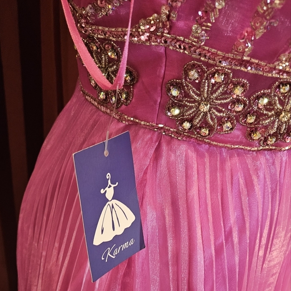 Womens pleated halter dress - Picture 4 of 11